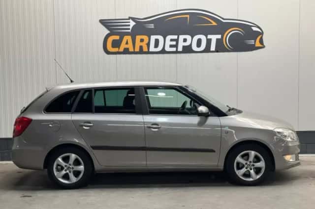 Škoda Fabia (2011) thumbnail 4