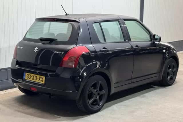 Suzuki Swift (2007) thumbnail 5