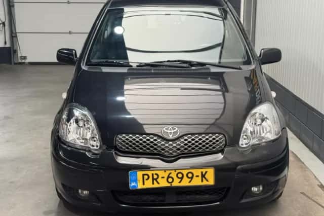 Toyota Yaris (2005) thumbnail 2