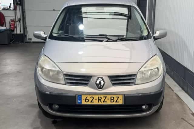 Renault Scénic (2005) thumbnail 2