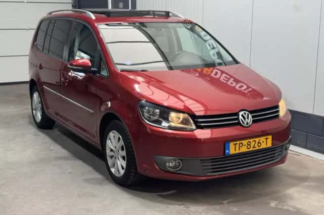Volkswagen Touran (2011) thumbnail 3
