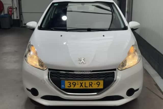 Peugeot 208 (2012) thumbnail 2