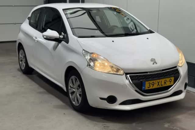 Peugeot 208 (2012) thumbnail 3