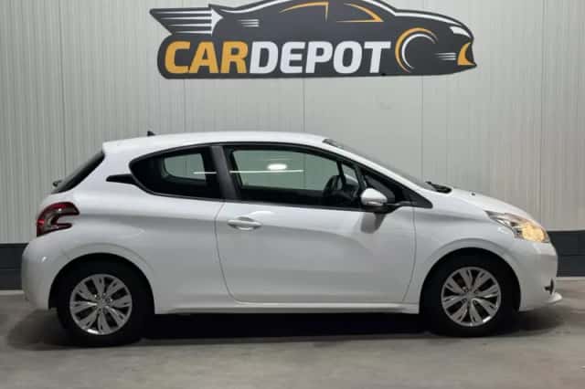 Peugeot 208 (2012) thumbnail 4