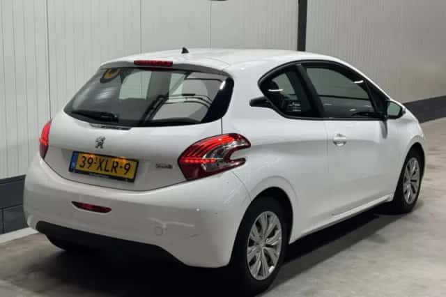 Peugeot 208 (2012) thumbnail 5
