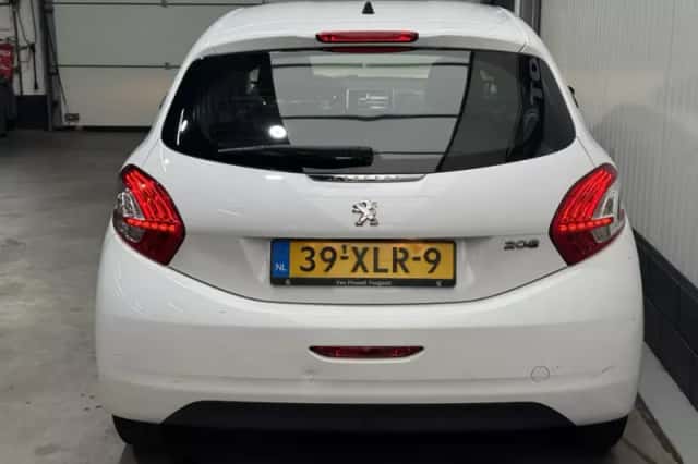Peugeot 208 (2012) thumbnail 6