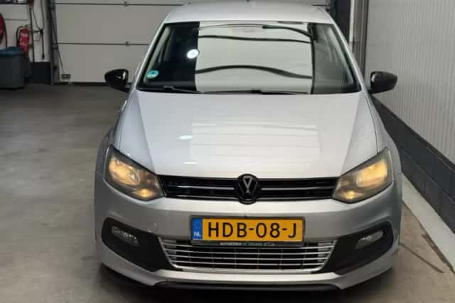 Volkswagen Polo (2010) thumbnail 2