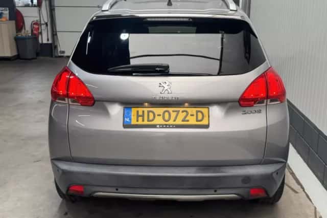 Peugeot 2008 (2015) thumbnail 6