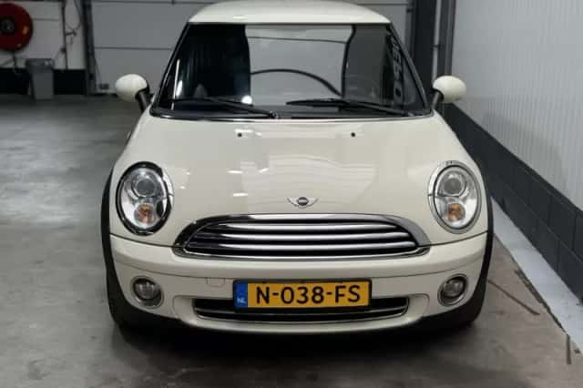 MINI One (2009) thumbnail 2