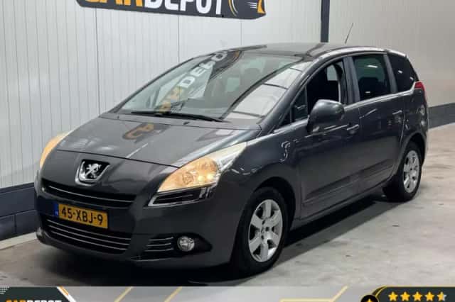 Peugeot 5008 (2012) thumbnail 1