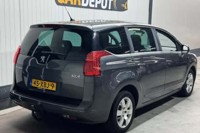 Peugeot 5008 (2012) thumbnail 5