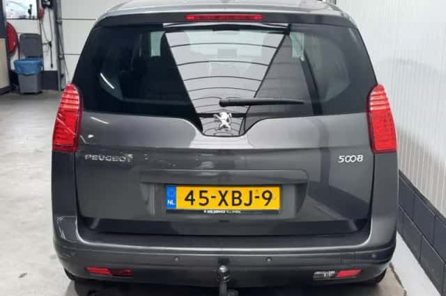 Peugeot 5008 (2012) thumbnail 6