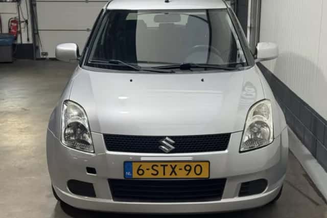 Suzuki Swift (2005) thumbnail 2