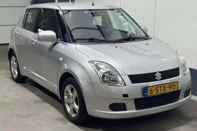 Suzuki Swift (2005) thumbnail 3