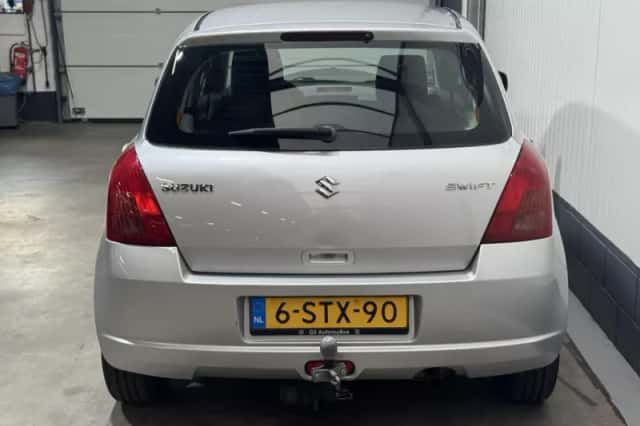 Suzuki Swift (2005) thumbnail 6