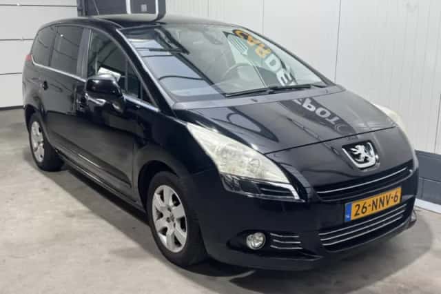 Peugeot 5008 (2010) thumbnail 3