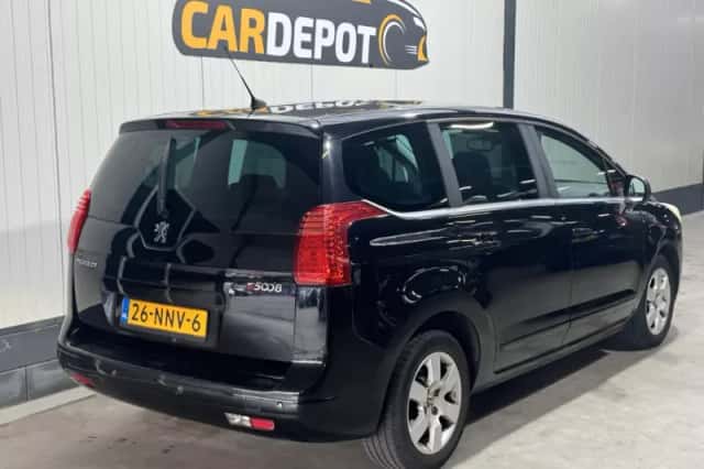 Peugeot 5008 (2010) thumbnail 5