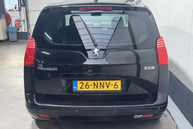 Peugeot 5008 (2010) thumbnail 6