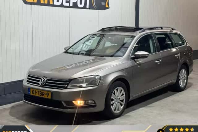 Volkswagen Passat (2012) thumbnail 1