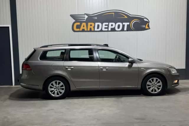 Volkswagen Passat (2012) thumbnail 4