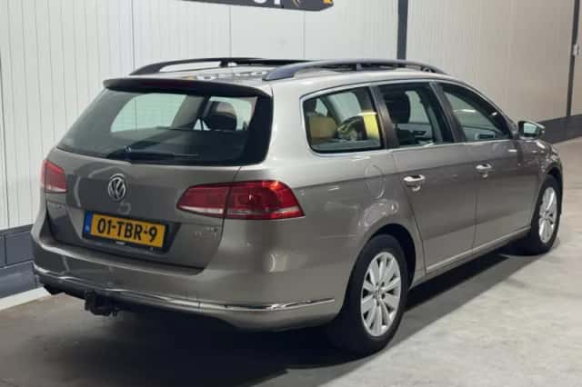Volkswagen Passat (2012) thumbnail 5
