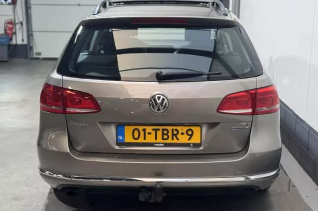 Volkswagen Passat (2012) thumbnail 6