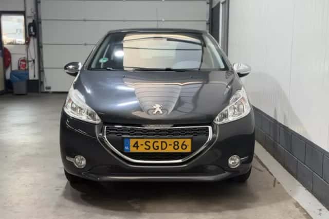 Peugeot 208 (2013) thumbnail 2