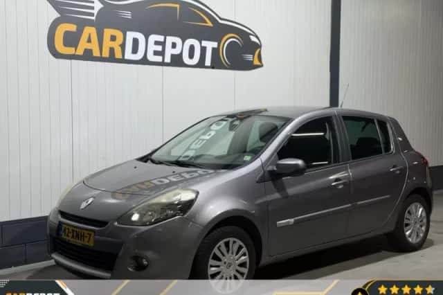 Renault Clio (2012) thumbnail 1