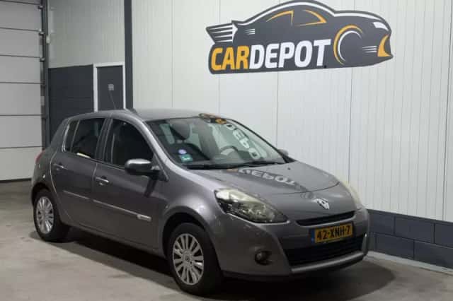 Renault Clio (2012) thumbnail 2