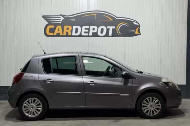 Renault Clio (2012) thumbnail 3