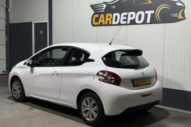 Peugeot 208 (2012) thumbnail 5