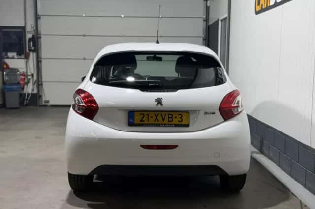 Peugeot 208 (2012) thumbnail 6