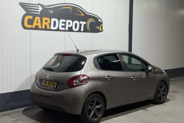 Peugeot 208 (2012) thumbnail 5