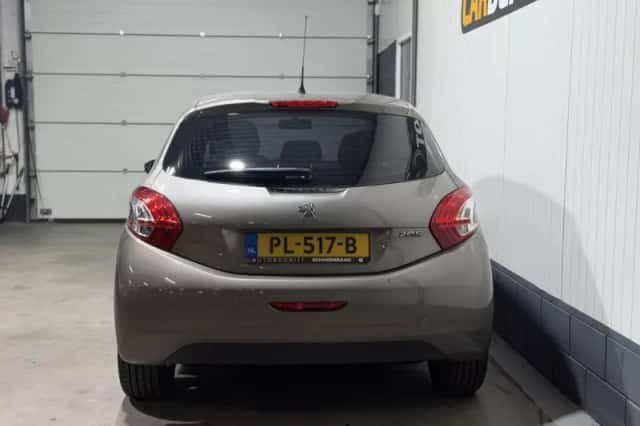 Peugeot 208 (2012) thumbnail 6
