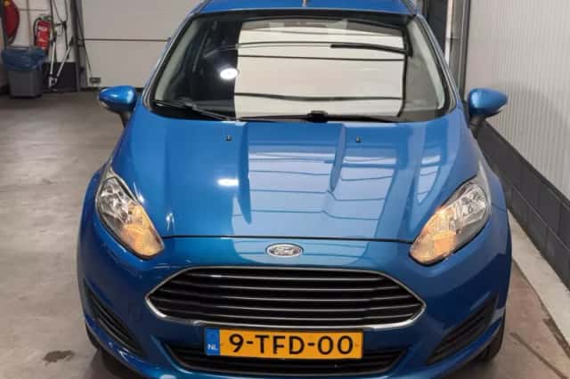Ford Fiesta (2014) thumbnail 2