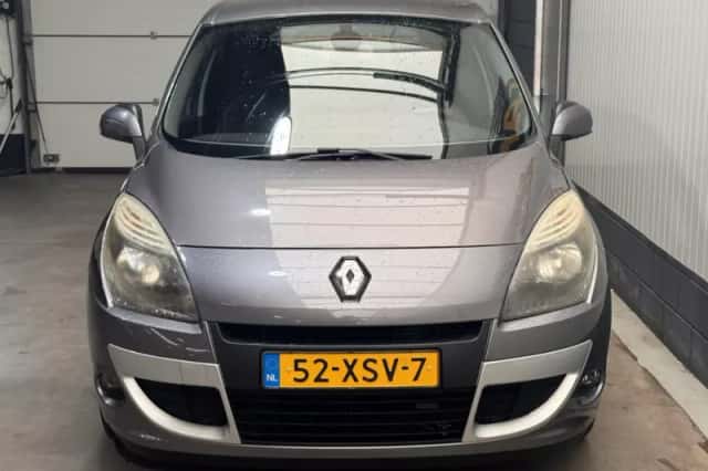 Renault Scénic (2011) thumbnail 2