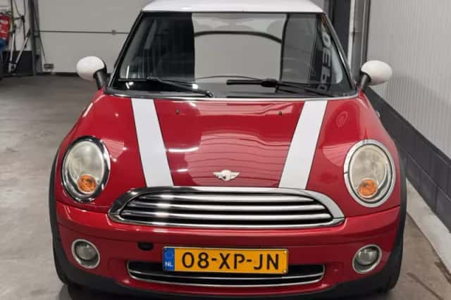 MINI Cooper (2007) thumbnail 2