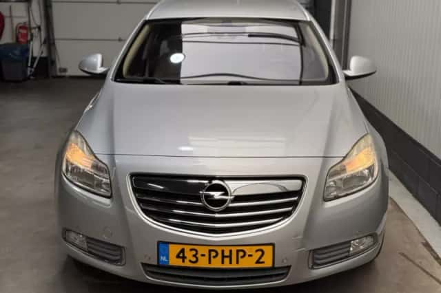 Opel Insignia Sports Tourer (2011) thumbnail 2
