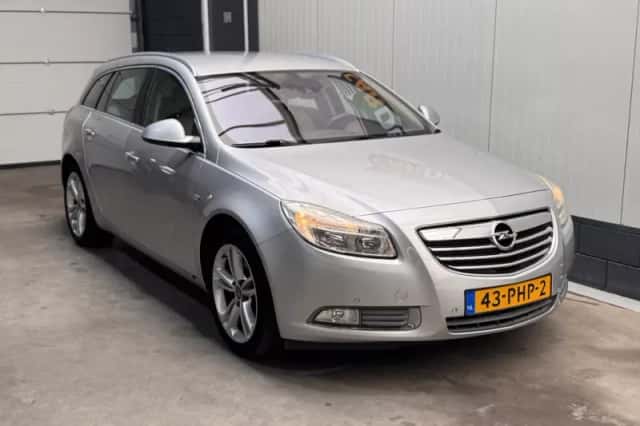 Opel Insignia Sports Tourer (2011) thumbnail 3