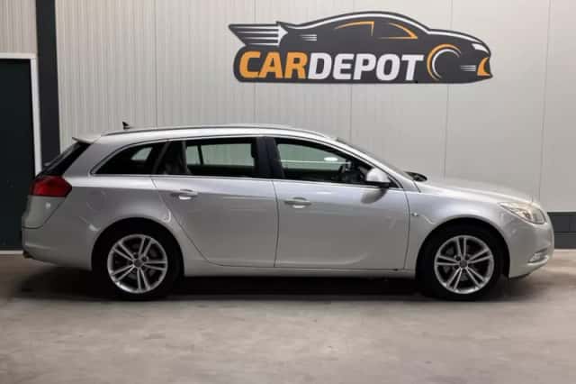 Opel Insignia Sports Tourer (2011) thumbnail 4