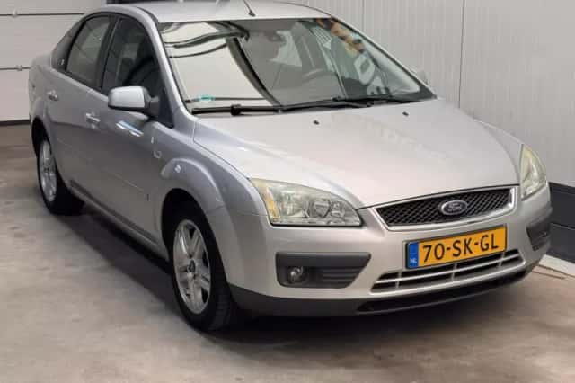 Ford Focus (2006) thumbnail 3