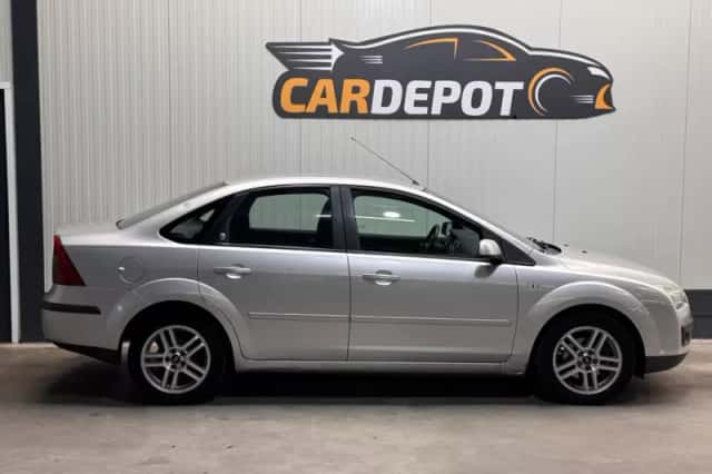 Ford Focus (2006) thumbnail 4