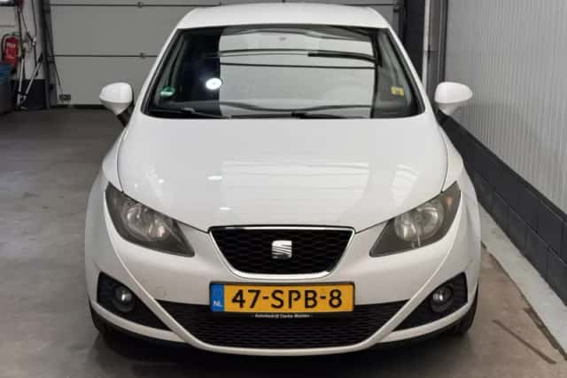 SEAT Ibiza (2011) thumbnail 2