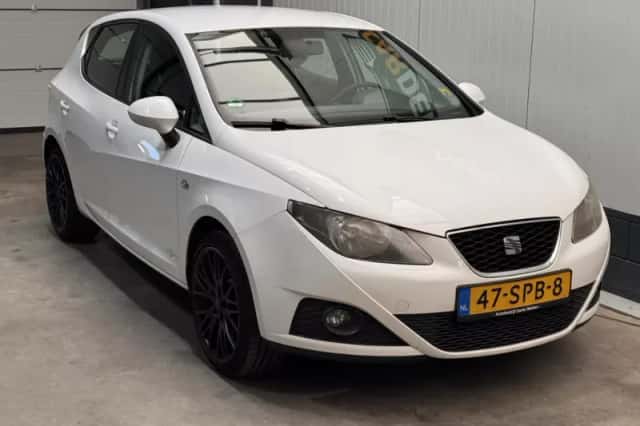 SEAT Ibiza (2011) thumbnail 3