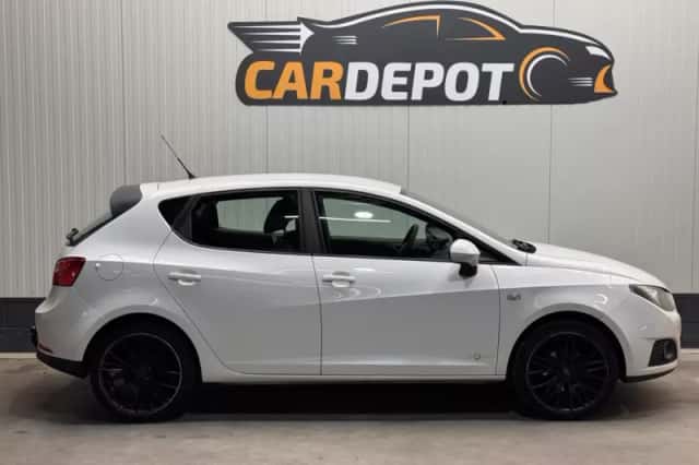 SEAT Ibiza (2011) thumbnail 4