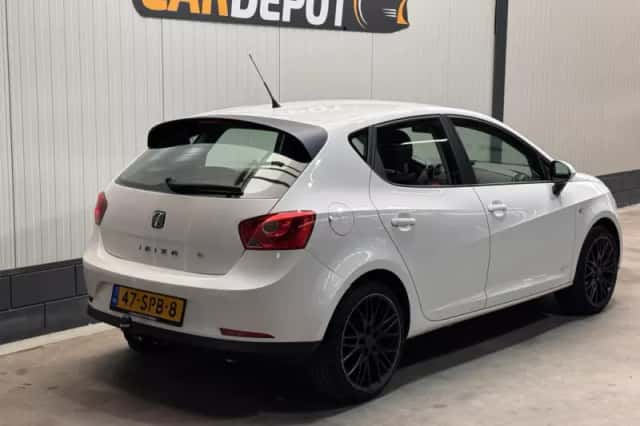 SEAT Ibiza (2011) thumbnail 5