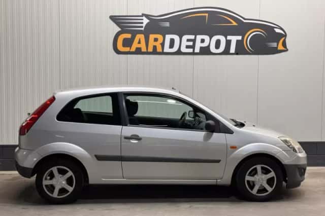 Ford Fiesta (2008) thumbnail 4