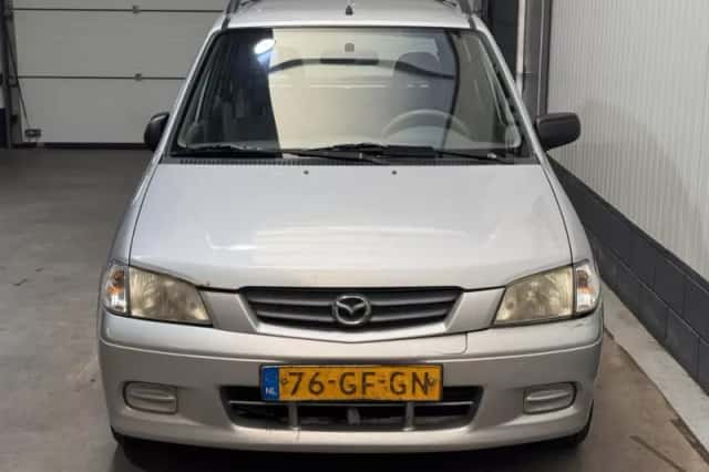 Mazda Demio (2000) thumbnail 2