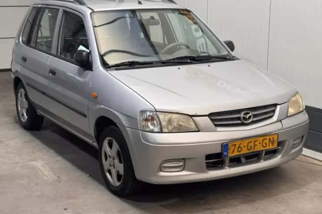 Mazda Demio (2000) thumbnail 3
