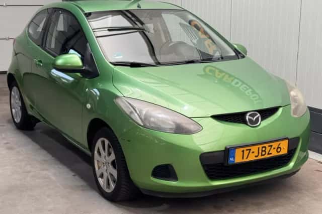Mazda 2 (2009) thumbnail 3